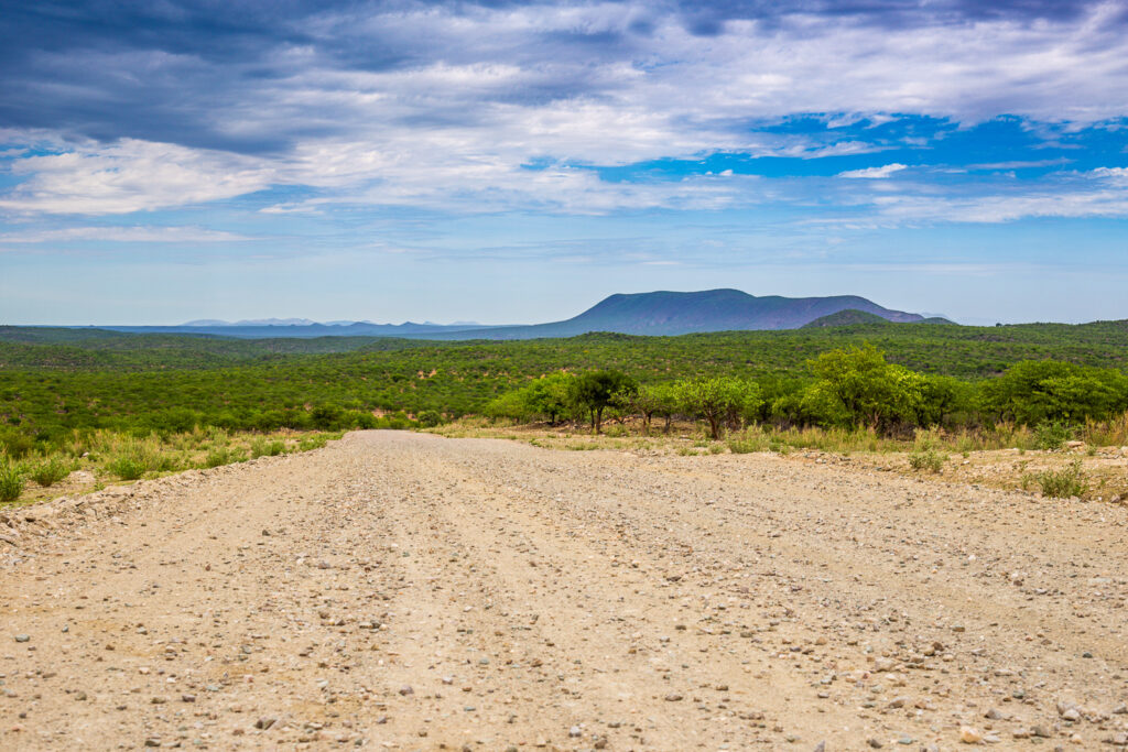 road between epupa and opuwo